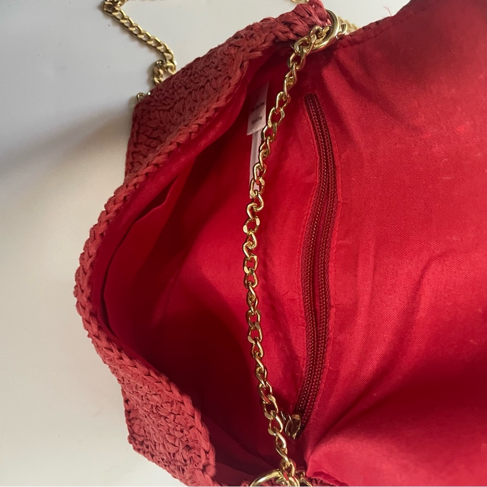 Red woven straw bag with pom pom details crossbody - Picture 6 of 7